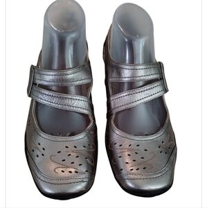 Ros Hommerson Chelsea Metallic Mary Jane Flats With Velcro Closure Size 9M